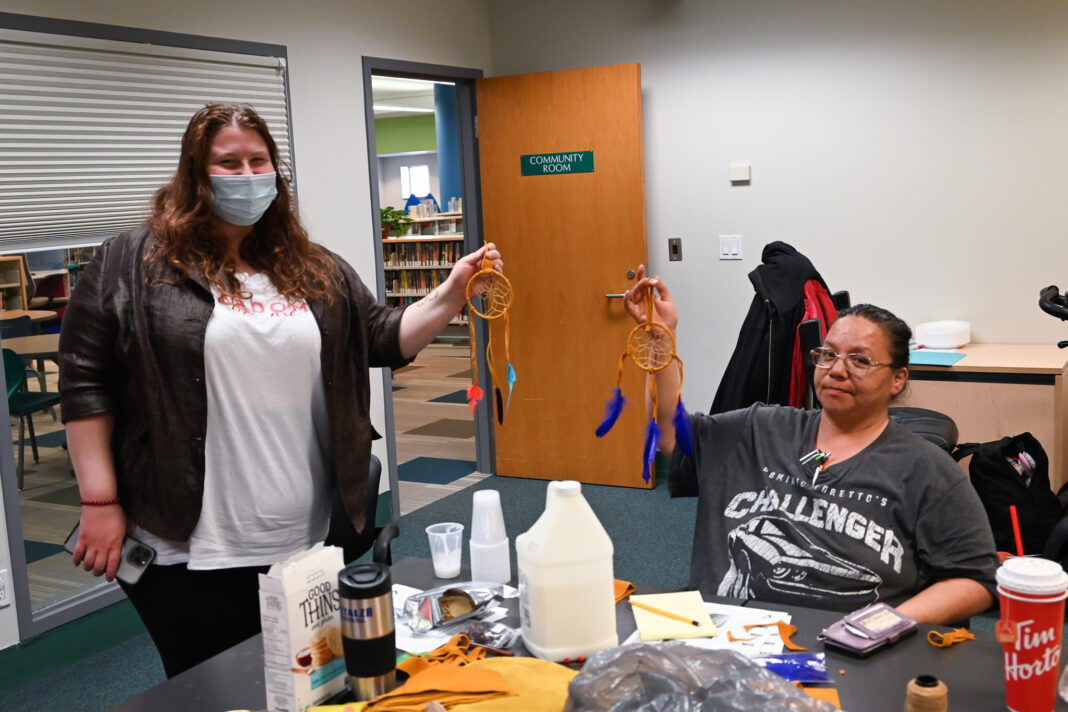 Learning the art of dream catchers BrantBeacon